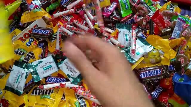 Много конфет. CANDY FOR KIDS! A Lot Of Candy!