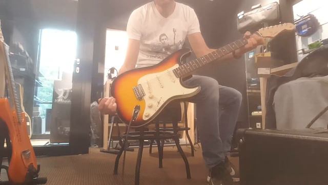 FENDER Aerodyne Classic Stratocaster Japan 3TS and ROLAND Blues Cube Artist смотреть онлайн