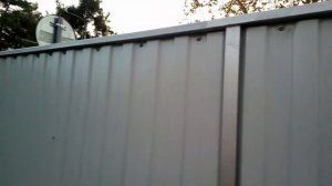 Простые откатные ворота и заглушки на столбы