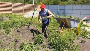 КОПАЮ ТРАНШЕЮ. Фундамент на участке  с высокой  водой . Моё решение. (Ч.1)
