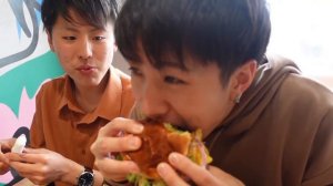 BURGER LAVA KEJU VIRAL DI JEPANG!! KEJUNYA SAMPE LUBER | Sakura Trip #11