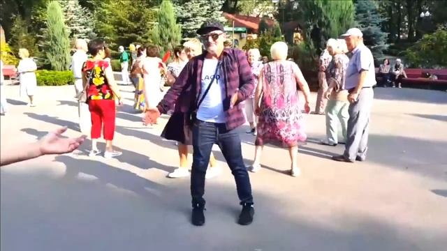 А ЛЕТО ЦВЕТА СЧАСТЬЯ,ПОЧТИ НЕУЛОВИМОЕ!!! ХАРЬКОВ ТАНЦЫ 23.07.2023 смотреть онлайн