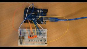 03 Arduino UNO Бегущие огни с подстроечным резистором