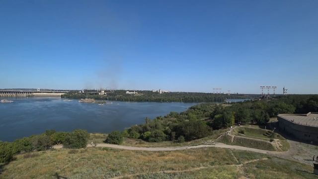 Вид на ДнепроГЭС