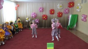 Танец поросят Средняя группа