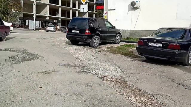 ТРИ БАБУШКИ-СИБИРЯЧКИ В АБХАЗИИ. Где живем? По чём мандарины нынче? смотреть онлайн