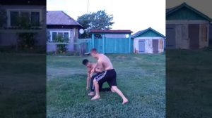 Борец на улице