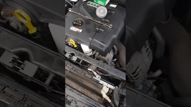 ЗАМЕНА ролика натяжителя ремня генератора / промежуточного ролика / ремня генератора АУДИ А4 Б8 смотреть онлайн