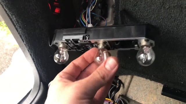 How to replace bulb back light change Brake light disassembly and assembling Volvo V70 DIY смотреть онлайн
