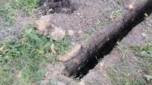 Делаем дополнительную канализационную яму из жигулевских покрышек.