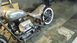 Продолжаеться работа на зазоциклом,  примеряем выхлоп))