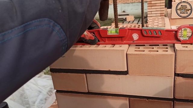 Кладка кирпичного столба под кирпичные перемычки стройка в Чеченском Кладка кирпичной колоны смотреть онлайн