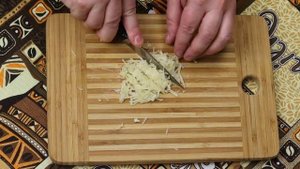 Еврейский салат - как быстро приготовить салат из плавленного сыра и яиц.