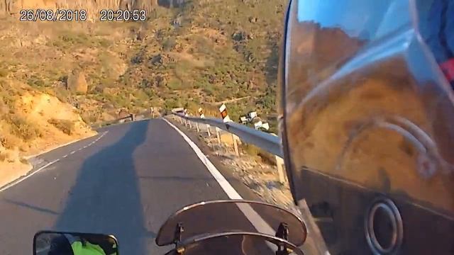 RUTA POR LA CUMBRE CON HONDA VARADERO 1000 Y KAWASAKI VERSYS 650 смотреть онлайн