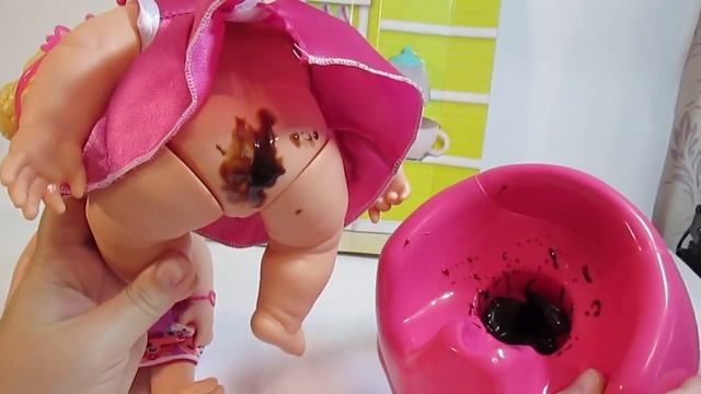 Куклы Пупсики Малыши какают на горшок Пупс обкакался и кушает кашу пьет чай Игру