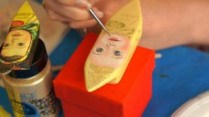 Роспись елочной игрушки фарфоровая конфета портрет Аленка