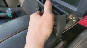 Как снять декоративную вставку центральной части на bmw x5 e70