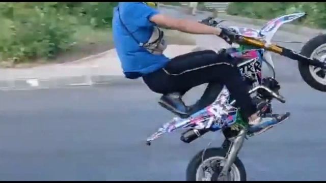 Конец ИСТОРИИ / Последний день на SSSR 125 и последний стант...... Память о питбайке смотреть онлайн