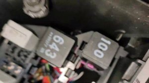 VW Transporter T5 2010 diesel Fuel pump relay location