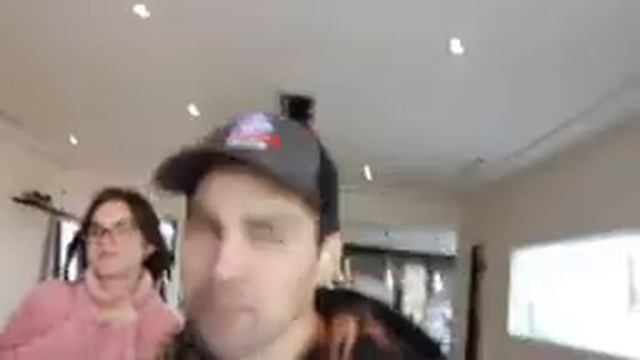 Дэвид Добрик сделал билборд с пьяными сообщениями Тодда смотреть онлайн