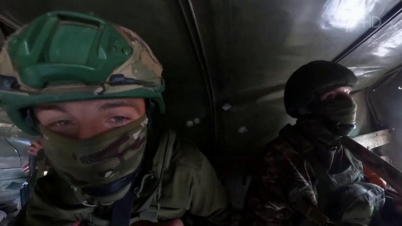 Российский спецназ штурмует позиции ВСУ в районе Клещеевки: эксклюзивные кадры от съемочной группы