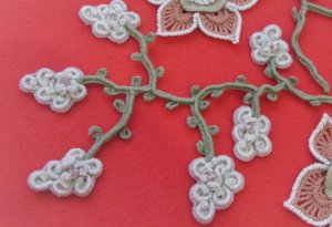 Веточка с гроздьями. 1 часть Мотив для ирландского кружева. Вяжем вместе.avi