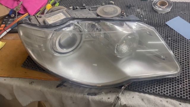 Volkswagen Tuareg Установка Bi led линз, полировка и бронирование стекл, антихром молдингов смотреть онлайн