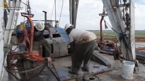 Работа на буровой. Ручной труд. Вахта.