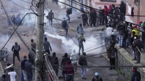 Из-за уличных беспорядков в Эквадоре введено чрезвычайное положение
