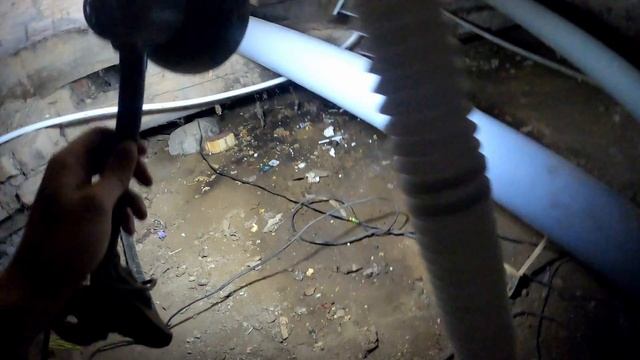 Залезли с папой под ПОЛ, а там! смотреть онлайн