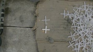 Как уложить верхний ряд плитки в ванной комнате