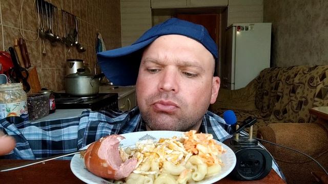 ОБЖОР МАКАРОНЫ и САРДЕЛЬКА/МУКБАНГ/MUKBANG PASTA and SAUSAGE