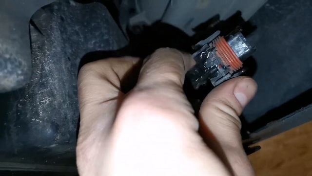 Как поменять лампу ходового огня на Солярисе или Рио смотреть онлайн