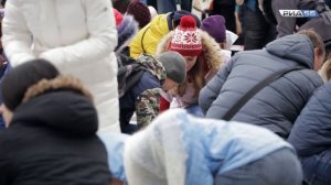 В Оренбурге нарисовали большой пуховый платок на площади