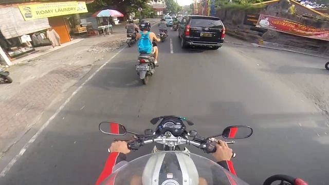 Бали. Трафик на дороге. Bali. Traffic on the road смотреть онлайн
