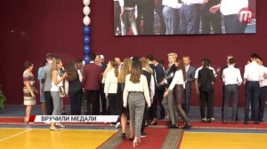 В Улан-Удэ более 200 выпускников получили золотые медали "За особые успехи в учении"