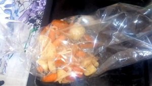 Курица с овощами в рукаве