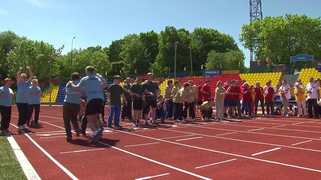 Спортивная эстафета сотрудников  Самбо-70  на стадионе Дворца пионеров