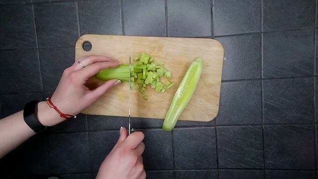 Рецепт классической ОКРОШКИ на квасе за 30 минут смотреть онлайн