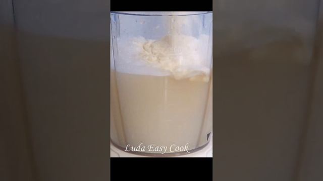 Воздушные БЛИНЫ С ДЫРОЧКАМИ без яиц и масла Люда Изи Кук, как готовить блины рецепт #shorts