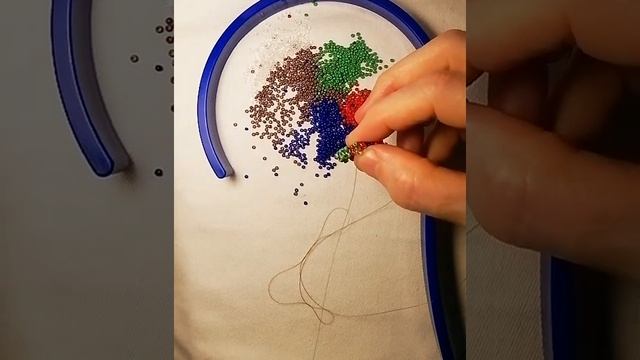 Цветные сережки из бисера ромбы