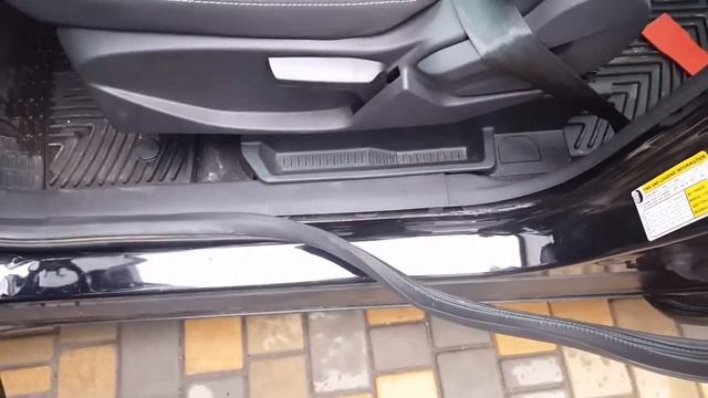 Замена механизма и снятие панелей ремня безопасности водителя Ford Escape Kuga 2017-2019 смотреть онлайн