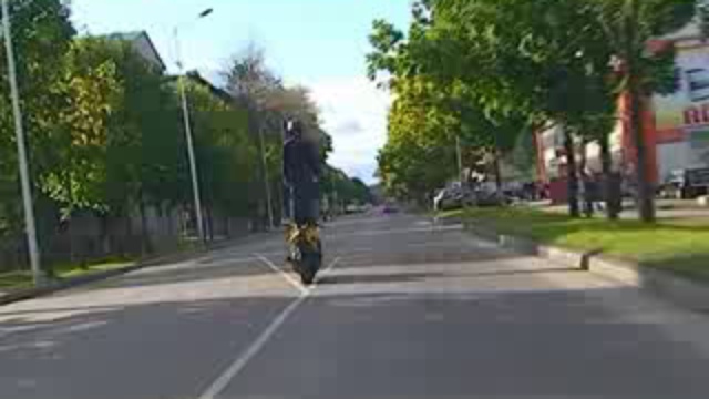 "Стоячий" мотоциклист