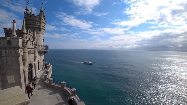 Оказался внутри замка "Ласточкино гнездо" смотреть онлайн