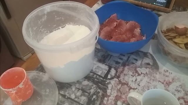 Готовлю вареники с картошкой впрок, обед. Снова кухня((( смотреть онлайн