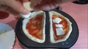 Мини пиццы в омлетнице Travola SW232.