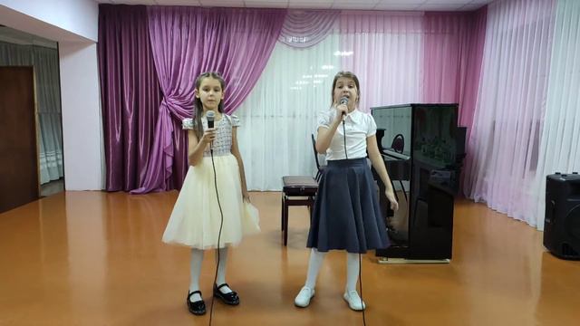 Соловова Настя и Земскова Софья - "С Днём Рождения" смотреть онлайн