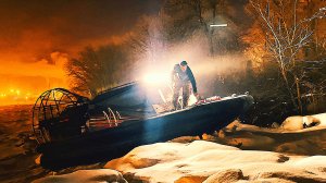 СЛОМАЛИ АЭРОЛОДКУ! ПРИШЛОСЬ НОЧЕВАТЬ НА ЛЬДУ! Хорошо хоть СУДАКА ВАЛОМ. Зимняя рыбалка на вибы...