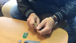 Серия 2 BMW E60 Дешевое решение проблемы Замена батарейки в ключе