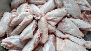 Куриные крылышки маринованные на сковороде